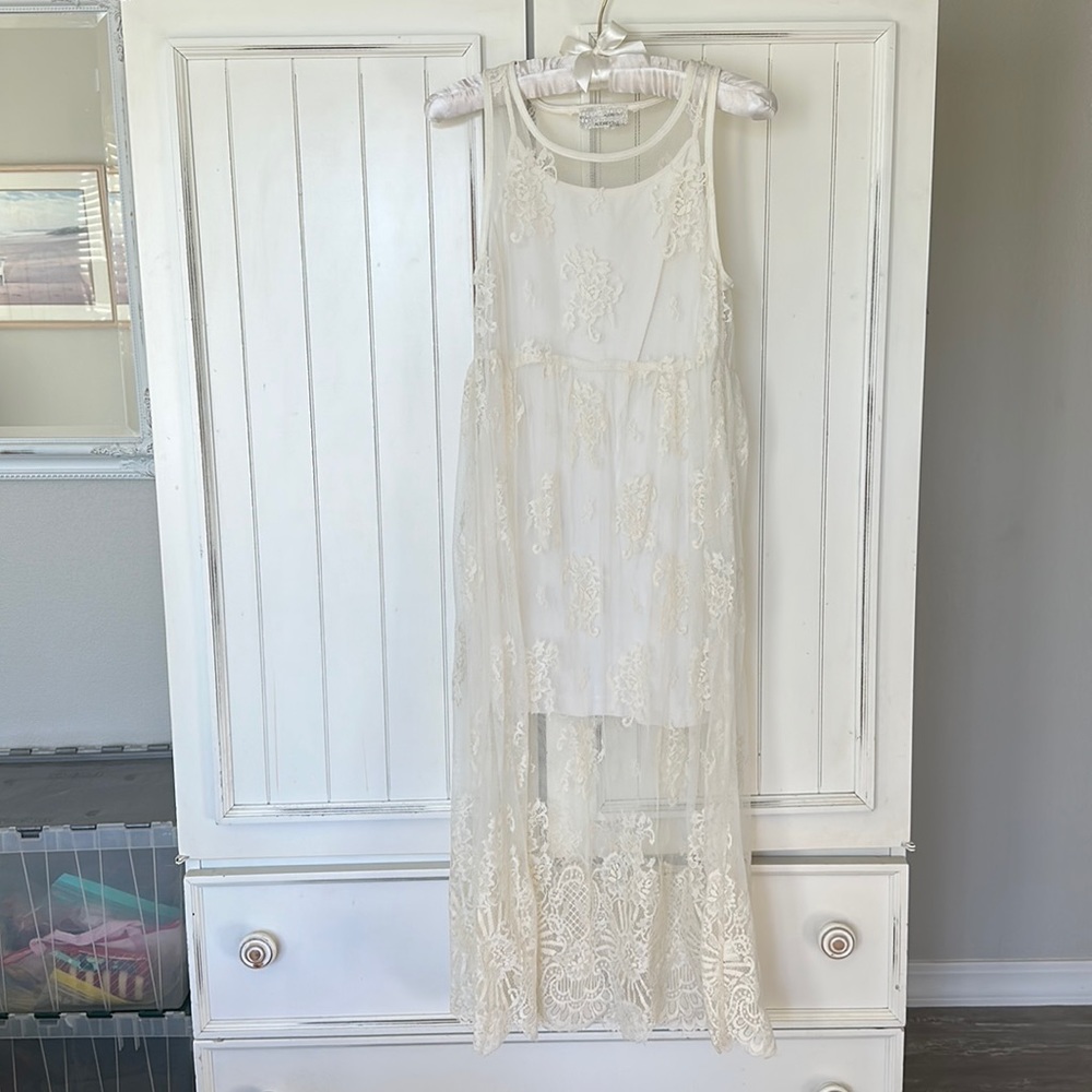Lace Dress with removable slip. 🤍
